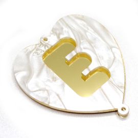 Placas em Acrílico Perolada / 64x57mm - Coração  - Letra Vazada (PAR) - Dourado -E