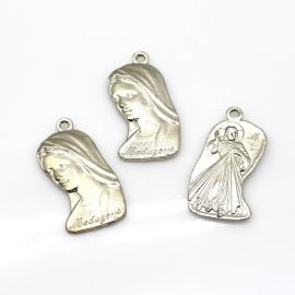 Pingente de Metal / 39x21mm - Rainha da Paz (Unidade) - Níquel