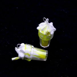 Pingente de Resina / 19x13mm - Milk Shake (unidade)