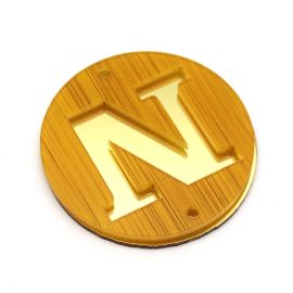 Placa em Acrilíco / 6cm - Efeito Madeira - Letra Vazado - Dourado (unidade)-N