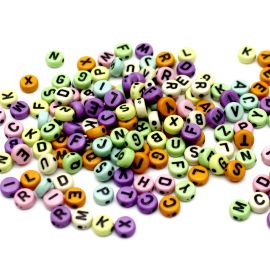 Mix Multicolorido Leitoso / 7mm - Redonda - Letras Diversas Pretas (20 gramas)
