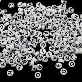 Conta Plástica Leitosa / 7mm - Letras Preta (20 gramas) - Branca