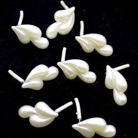Pino de Brinco em Resina / 27x16mm - Gota Tripla (1 par) - Creme