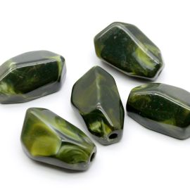 Conta Plástica Mesclada / 40x27mm - Irregular (unidade)