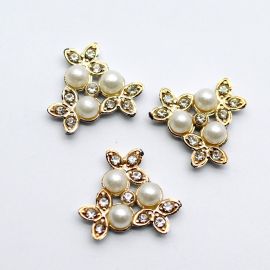 Aplique de Plástico / 19x21mm - Flor com Pérola e Strass - (unidade) - Dourado