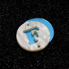 Placa em Acrílico Perolada / 3cm - Redondo - Letra Vazada - 2 Furos (PAR) - Azul -F