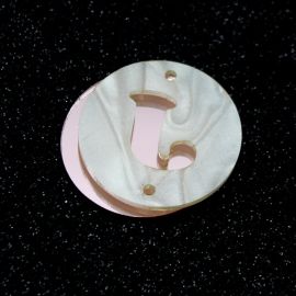 Placa em Acrílico Perolada / 3cm - Redondo - Letra Vazada - 2 Furos (PAR) - Rosa-J