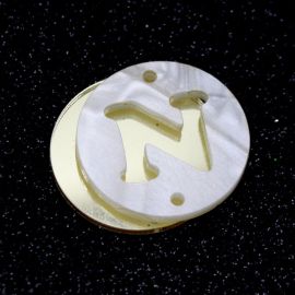 Placa em Acrílico Perolada / 3cm - Redondo - Letra Vazada - 2 Furos (PAR) - Dourado -N