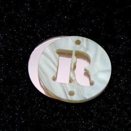 Placa em Acrílico Perolada / 3cm - Redondo - Letra Vazada - 2 Furos (PAR) - Rosa-R