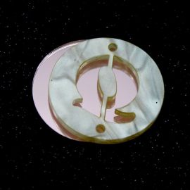 Placa em Acrílico Perolada / 3cm - Redondo - Letra Vazada - 2 Furos (PAR) - Rosa-Q