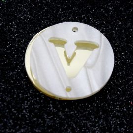 Placa em Acrílico Perolada / 3cm - Redondo - Letra Vazada - 2 Furos (PAR) - Dourado -V