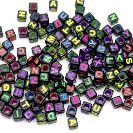 Conta Plástica Leitosa / 6mm - Letras Diversas (20 gramas) - Preto