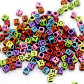 Conta Plástica Leitosa / 6mm - Letras Diversas (20 gramas) - Cores Diversas