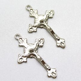 Crucifixo de Metal Níquel / 39x24mm - Cristo (Unidade)