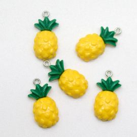 Pingente de Resina / 28x14mm - Abacaxi (Unidade)