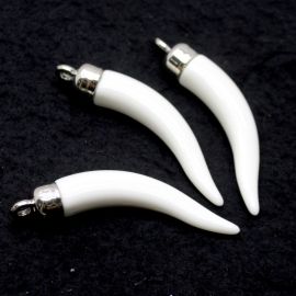 Pingente de Resina / 70x12mm - Dente Marfim - (Unidade)