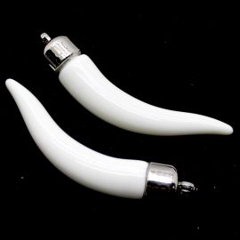 Pingente de Resina  / 90x17mm - Dente Marfim - (Unidade)