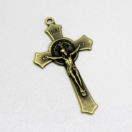 Crucifixo de Metal / 51x30mm - Cristo e São Bento (Unidade)