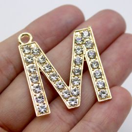 Pingente de Metal / 37x29mm - Letra com Detalhe de Strass (unidade)-M