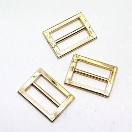 Entremeio de Passador - ABS / 34x34mm - Retangular (unidade) - Dourado 