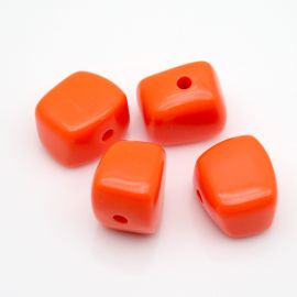 Conta Plástica Leitosa / 25x29mm - (UNIDADE)