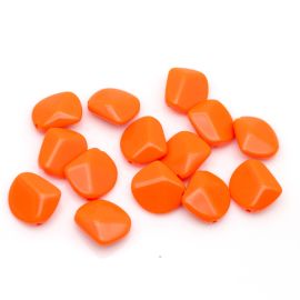 Conta Plástica Leitosa / 22x21mm - Irregular (10 gramas)