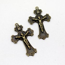 Crucifixo de Metal / 46X28mm - Cristo e Medalha de São Bento (Unidade)-Ouro Velho