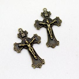 Crucifixo de Metal / 46X28mm - Cristo e Medalha de São Bento (Unidade)