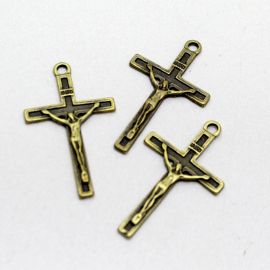 Crucifixo de Metal / 41x24mm - com O Cristo (unidade) - Ouro Velho
