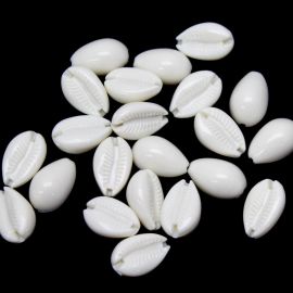 Búzio de Plástico Leitoso / 20x13mm - Com Furo (10 gramas) - Off-White