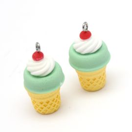 Pingente de Resina / 28x16mm - Sorvete de Casquinha (unidade)