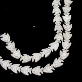 Pedra Howlita / 15x13mm - Peixe (1 Fio com aproximadamente 27 unidades) - Marfim