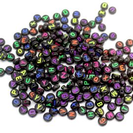 Conta Plástica Leitosa / 6mm - Letras Mix de Cores (20 gramas) - Preta