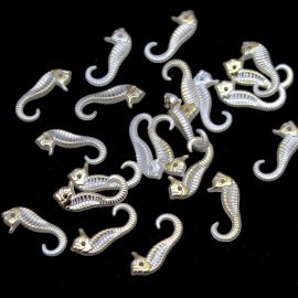 Conta de Plástico ABS / 27x14mm - Cavalo Marinho Detalhe Dourado (10 gramas) - Creme