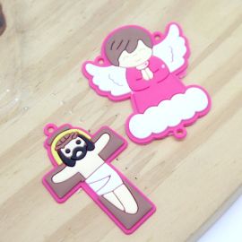 Crucifixo e Salve-Rainha Anjinho / Emborrachados - 50x40mm (PAR)