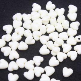 Conta Plástica Leitosa / 10mm - Coração (10 gramas)