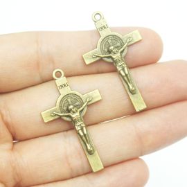 Crucifixo de Metal / 37x21mm - Cristo e São Bento (Unidade)-Ouro Velho
