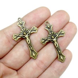 Crucifixo de Metal / 38x22mm - com O Cristo (unidade)