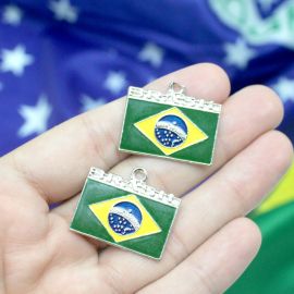 Tema Brasil / Pingente de Metal - Bandeira 24x27mm (1 Unidade) - Níquel