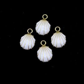 Pingente de Metal Dourado / 19x13mm - Concha (Unidade)