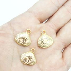 Pingente de Metal / 17x15mm - Concha (unidade) - Dourado