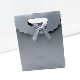 Sacola de Papel para Presente (P) / 16x12cm - com Aba e Velcro (unid.)