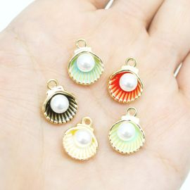 Pingente de Metal Resinado / 21x16mm - Concha (Unidade) - Dourado
