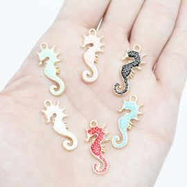 Pingente de Metal Resinado / 26x16mm - Cavalo Marinho (Unidade) - Dourado