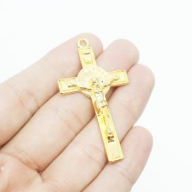 Crucifixo de Metal / 53x29mm (unidade) - Dourado