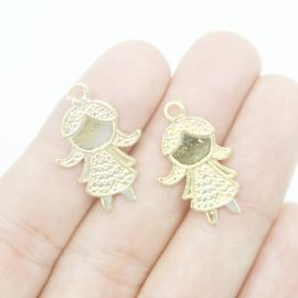 Pingente de Metal - 24x10mm / Menina (Unidade) - Dourado