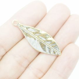 Pingente de Metal - 38x13mm / Folha (Unidade) -Dourado