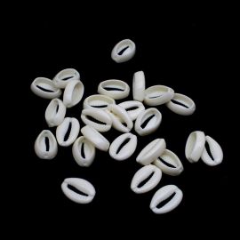 Búzio de Plástico Leitoso / 20x13mm - Com Furo (10 gramas) - Marfim 