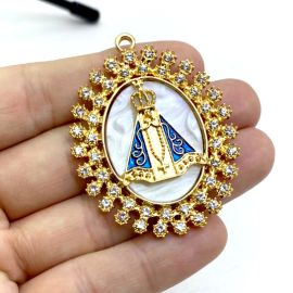Pingente N.Senhora Aparecida / 50x39mm - Com Detalhe em Strass (unidade) - Dourado 